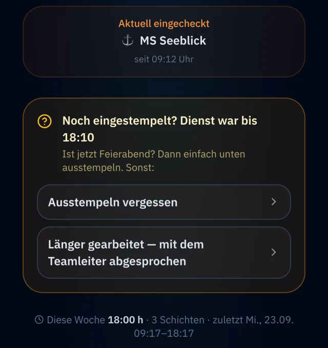 Rückfrage am Handy: Noch eingestempelt? Dienst war bis 18:10. Zwei Antworten: Ausstempeln vergessen, oder länger gearbeitet und mit dem Teamleiter abgesprochen